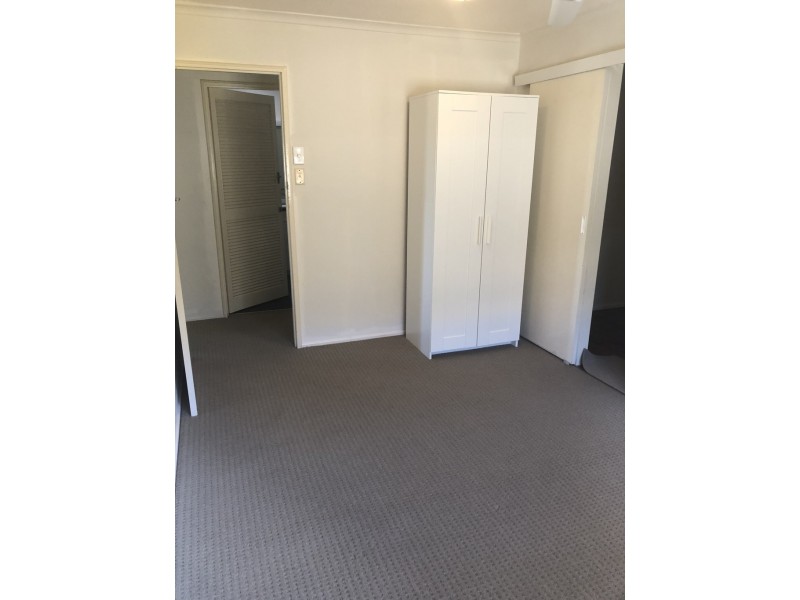 37 Limpus Street, Urangan QLD 4655