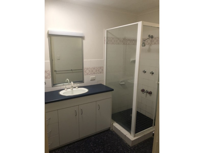 37 Limpus Street, Urangan QLD 4655