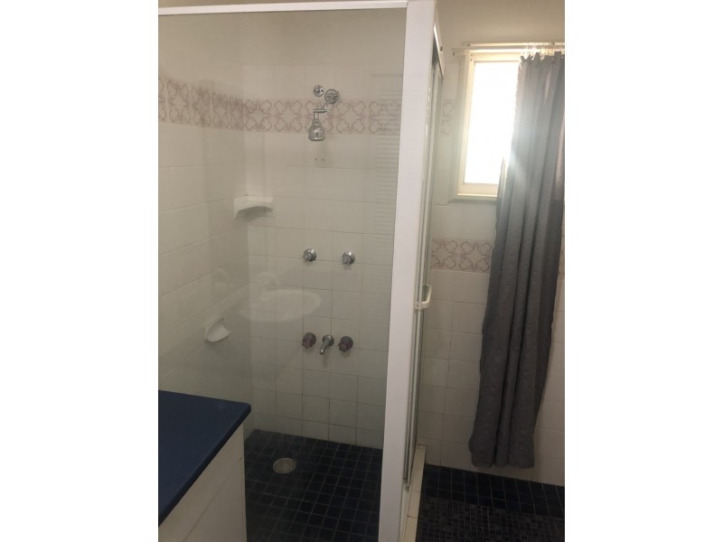 37 Limpus Street, Urangan QLD 4655