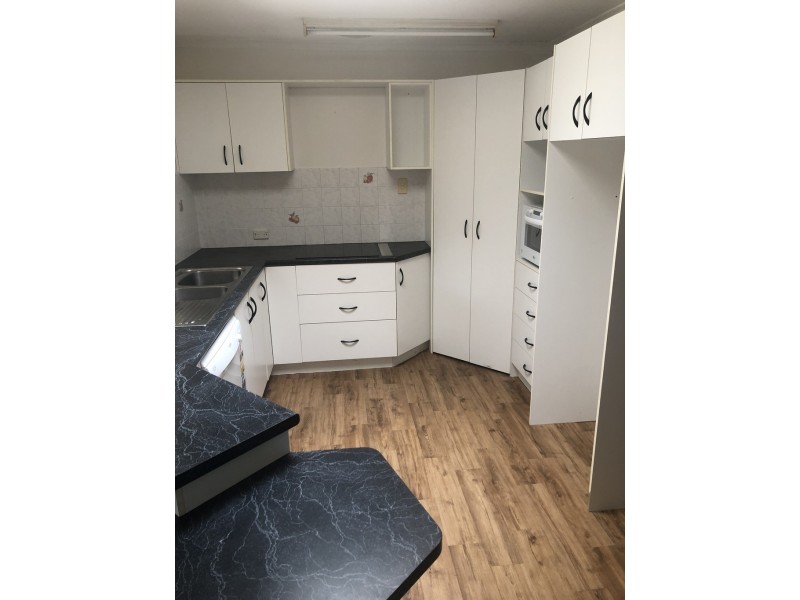 37 Limpus Street, Urangan QLD 4655