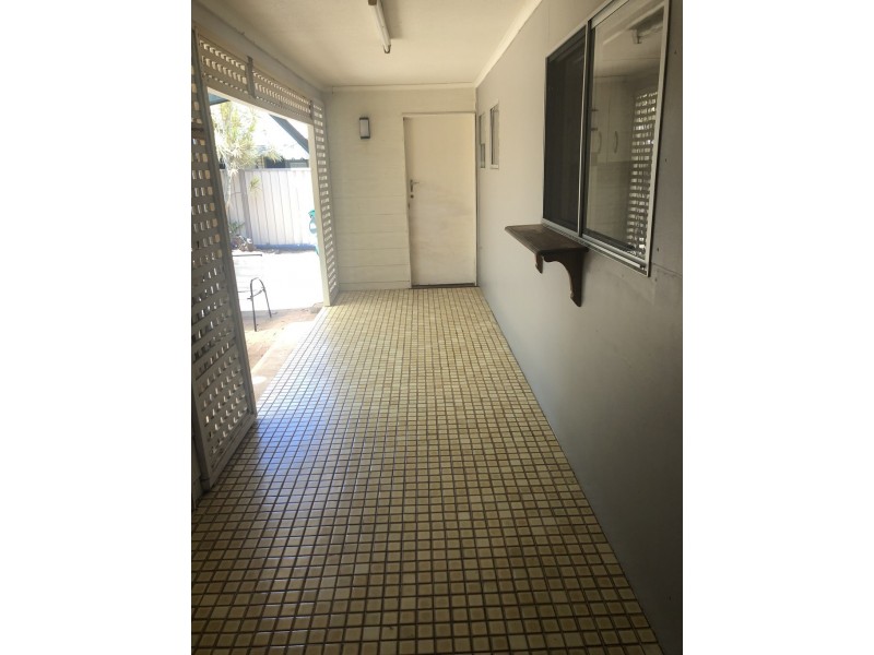 37 Limpus Street, Urangan QLD 4655