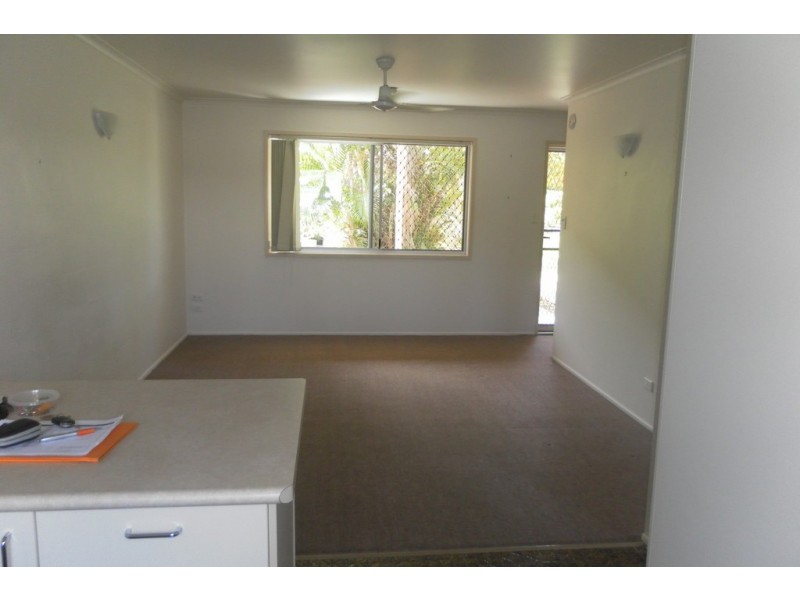 Unit 2/3 King Street, Urangan QLD 4655