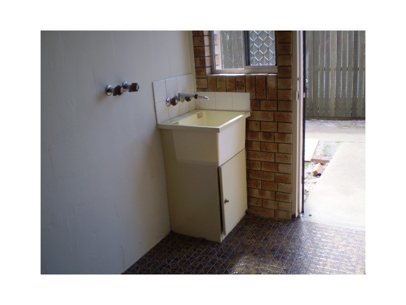 Unit 2/3 King Street, Urangan QLD 4655