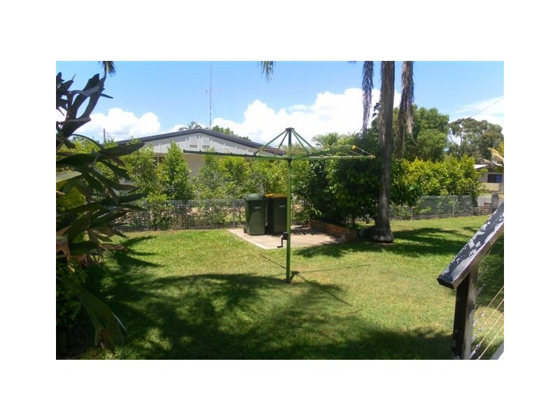 8 Crescent Street, Urangan QLD 4655