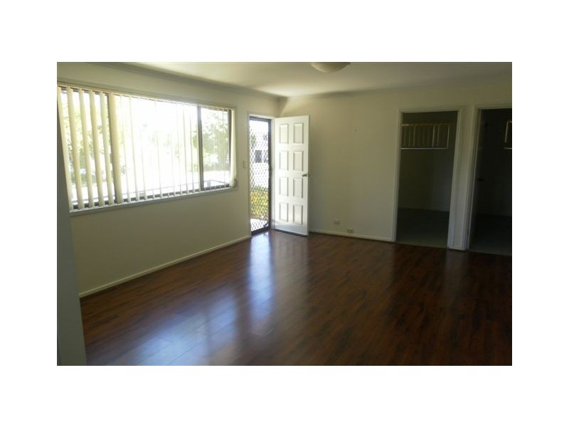 8 Crescent Street, Urangan QLD 4655