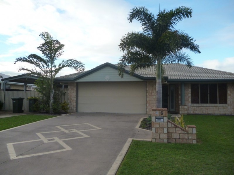 46 Moolyyir Street, Urangan QLD 4655