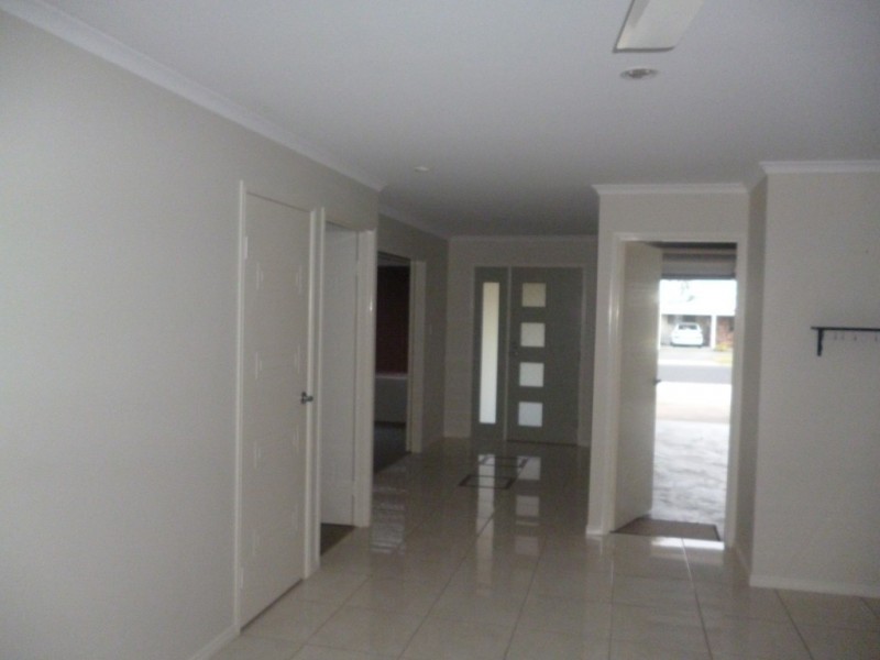 46 Moolyyir Street, Urangan QLD 4655