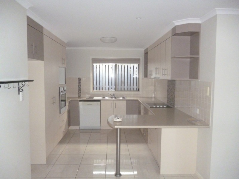 46 Moolyyir Street, Urangan QLD 4655