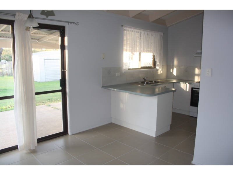 109 Hammond Street, Urangan QLD 4655