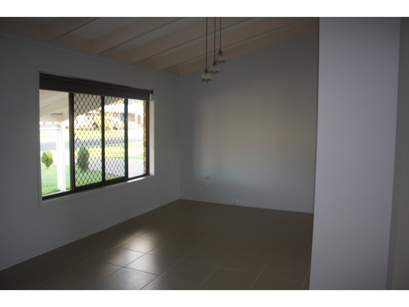 109 Hammond Street, Urangan QLD 4655