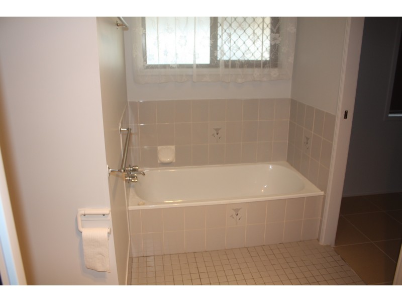 109 Hammond Street, Urangan QLD 4655