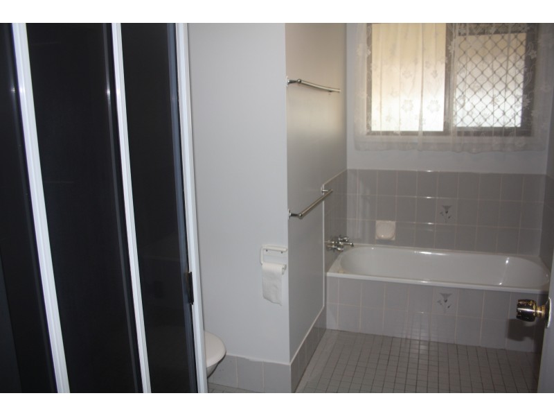 109 Hammond Street, Urangan QLD 4655
