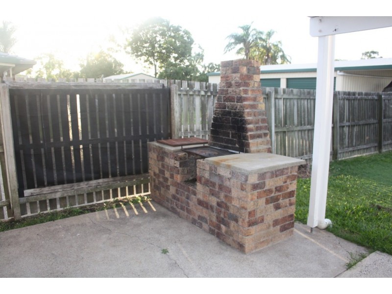 109 Hammond Street, Urangan QLD 4655
