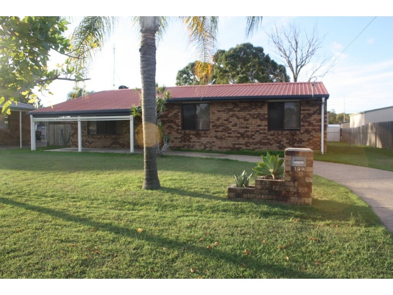 109 Hammond Street, Urangan QLD 4655