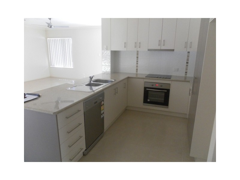 8 Morgan Circuit, Urraween QLD 4655