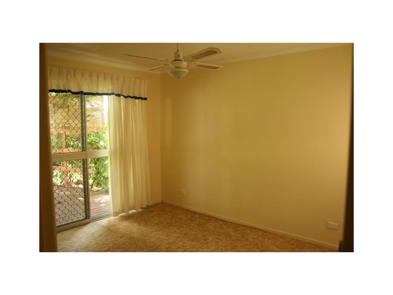 10 Owen Crescent, Urangan QLD 4655