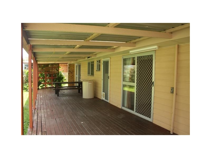 10 Owen Crescent, Urangan QLD 4655
