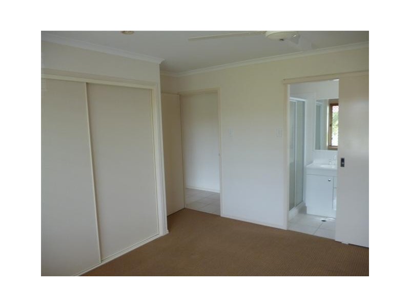 33 Anchorage Circuit, Point Vernon QLD 4655