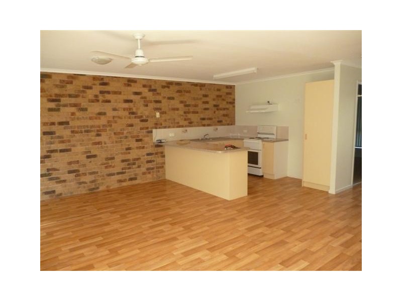 2/70 King Street, Urangan QLD 4655