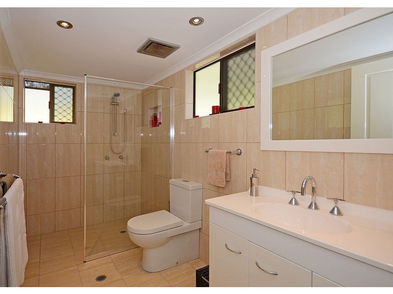 17 Tavistock Street, Torquay QLD 4655