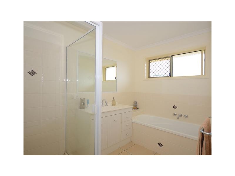 5 Malcolm Court, Point Vernon QLD 4655