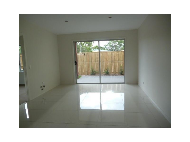 V2/138 Cypress Street, Urangan QLD 4655