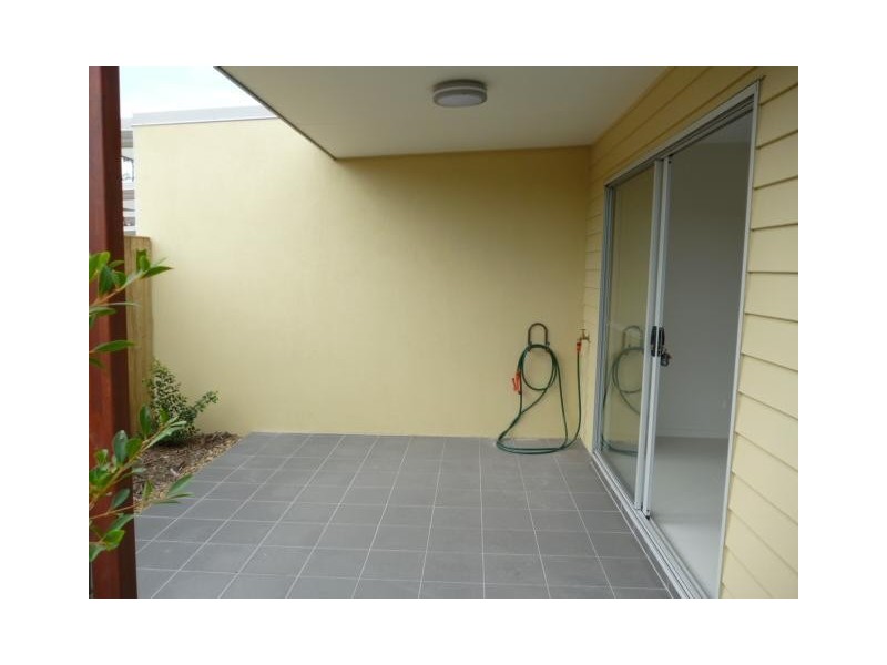 V2/138 Cypress Street, Urangan QLD 4655