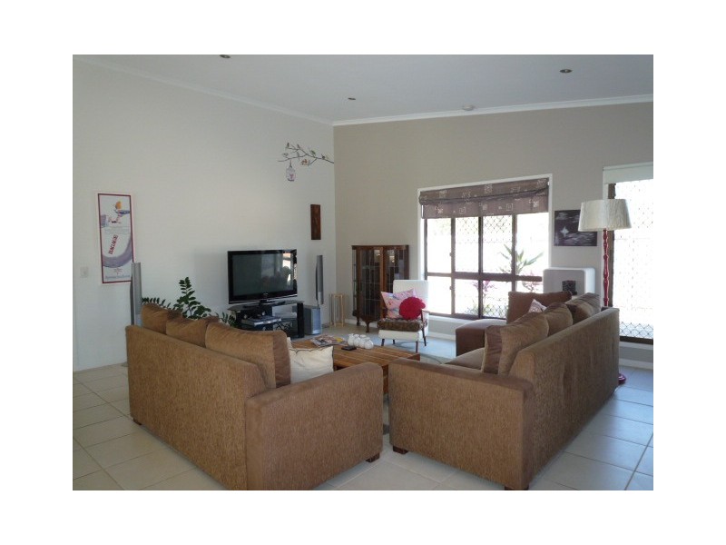 8 Verden Drive, Urangan QLD 4655