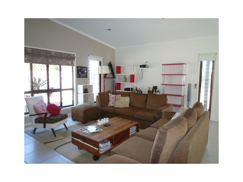 8 Verden Drive, Urangan QLD 4655