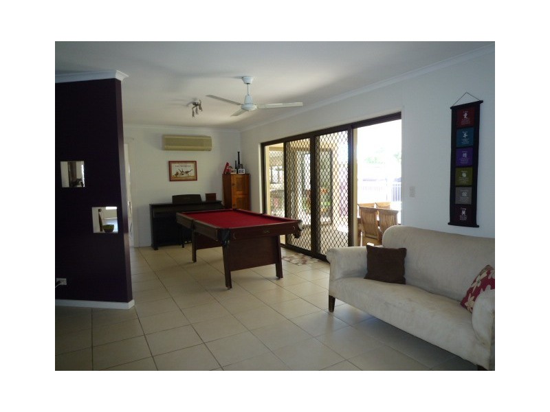 8 Verden Drive, Urangan QLD 4655