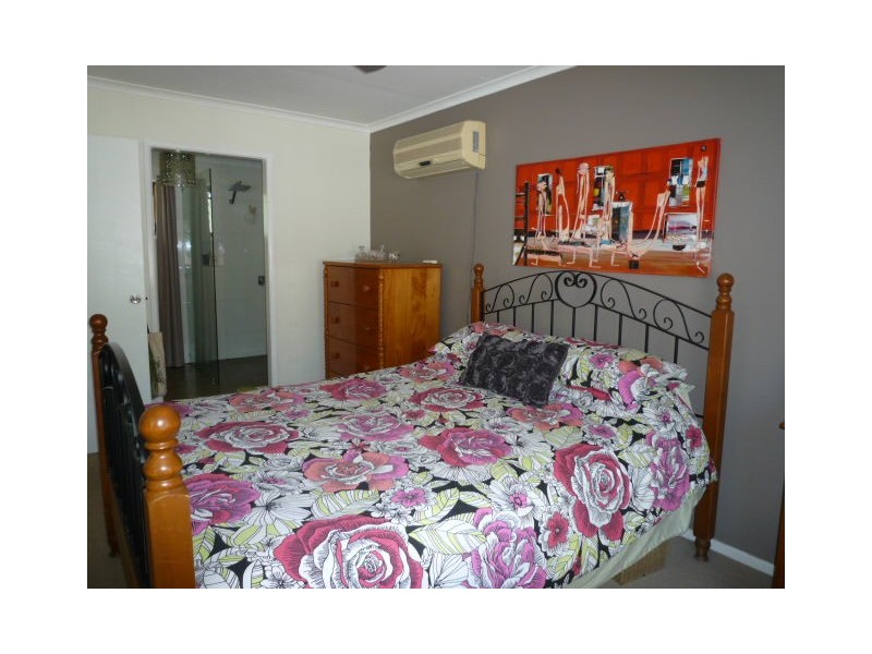 8 Verden Drive, Urangan QLD 4655