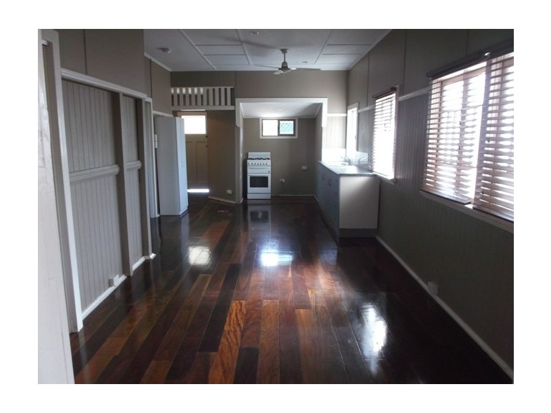 49 King Street, Urangan QLD 4655
