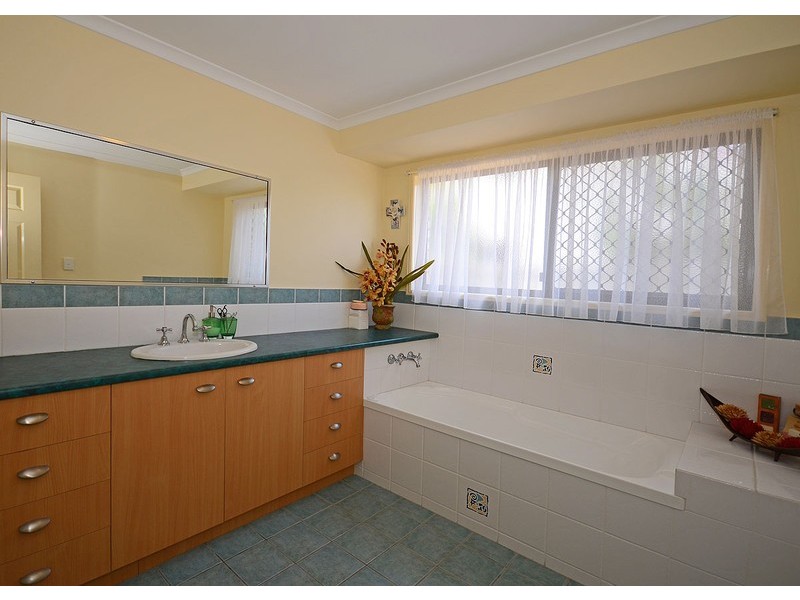 3 Oriole Court, Eli Waters QLD 4655