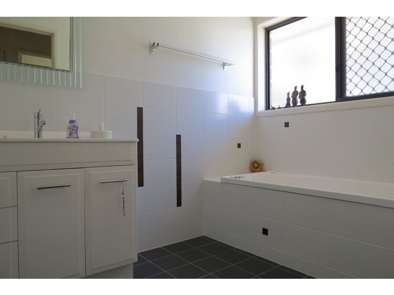 52 Washington Drive, Wondunna QLD 4655