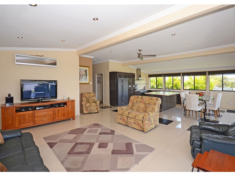 205 Esplanade, Pialba QLD 4655