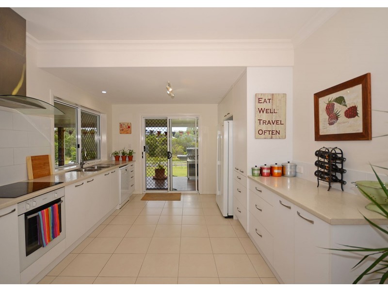 12 Daydream Court, Kawungan QLD 4655