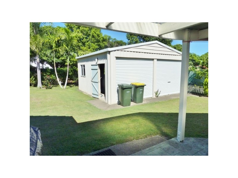 8 Smith Street, Urangan QLD 4655