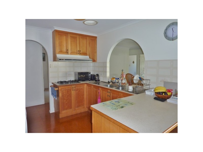 8 Smith Street, Urangan QLD 4655