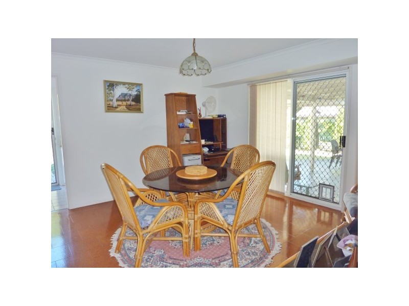 8 Smith Street, Urangan QLD 4655