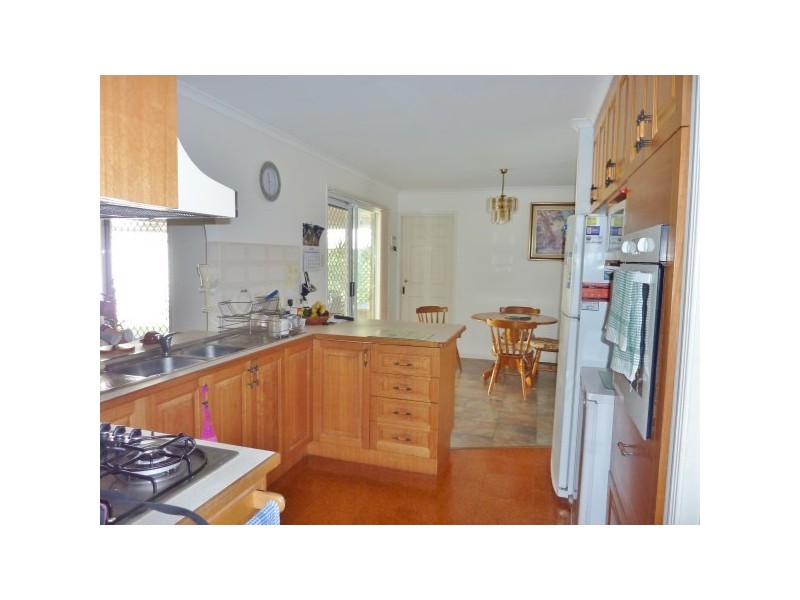 8 Smith Street, Urangan QLD 4655