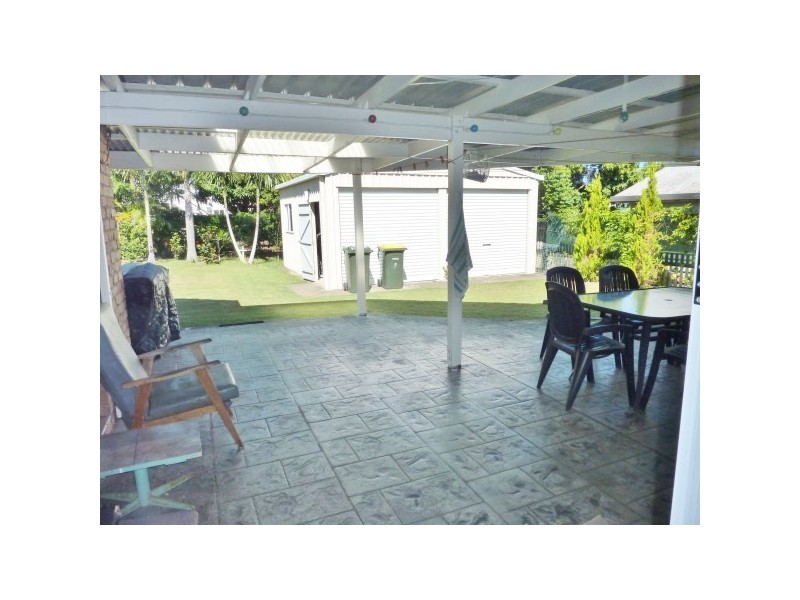 8 Smith Street, Urangan QLD 4655
