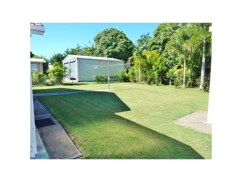 8 Smith Street, Urangan QLD 4655