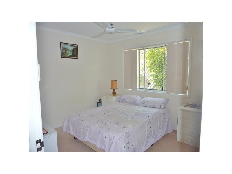 8 Smith Street, Urangan QLD 4655