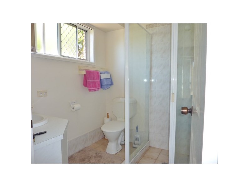 8 Smith Street, Urangan QLD 4655