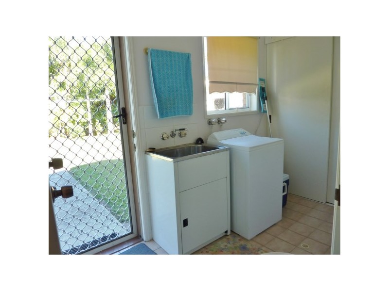 8 Smith Street, Urangan QLD 4655