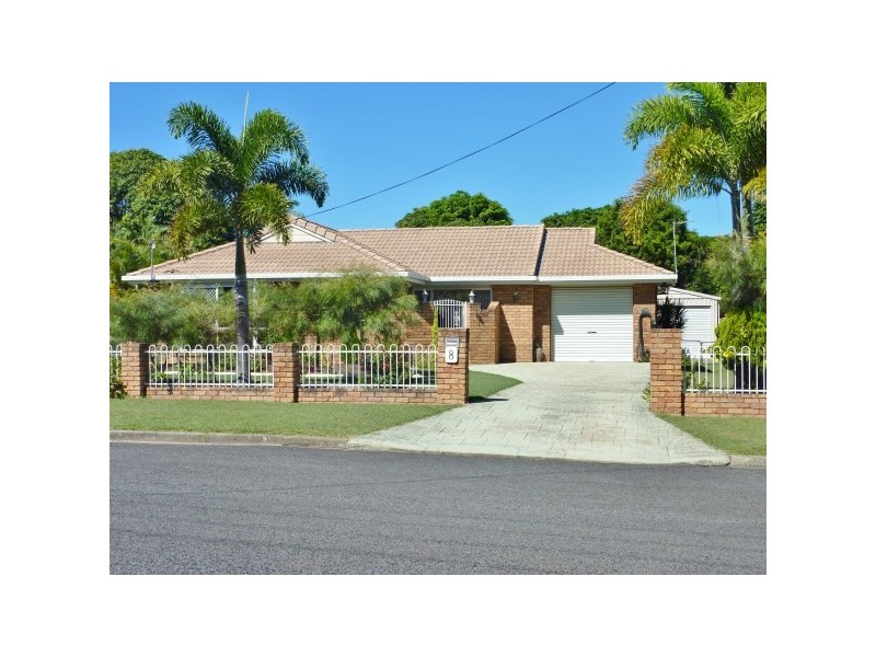 8 Smith Street, Urangan QLD 4655