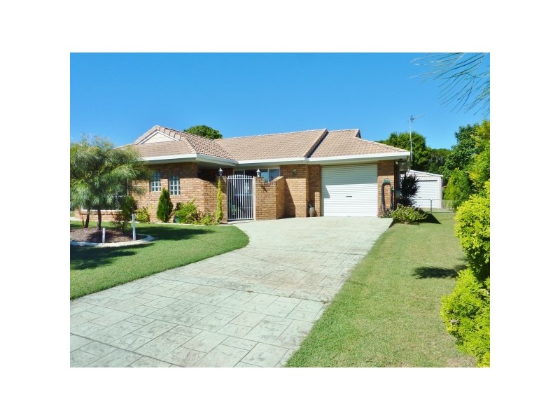 8 Smith Street, Urangan QLD 4655