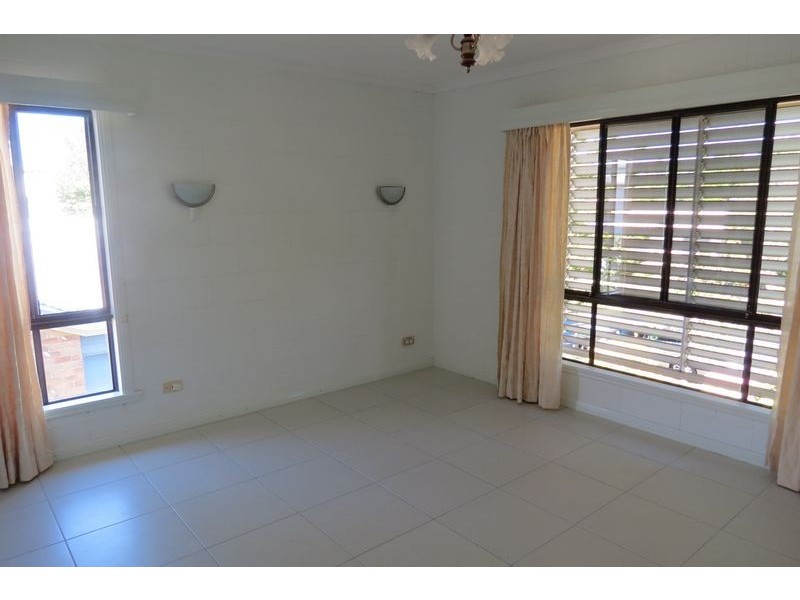 24 Prince Street, Urangan QLD 4655