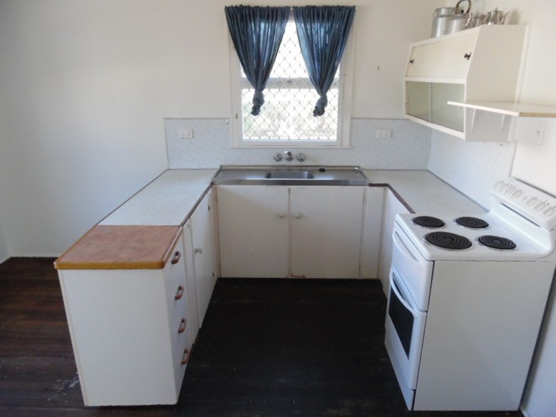 42 Esplanade, Point Vernon QLD 4655