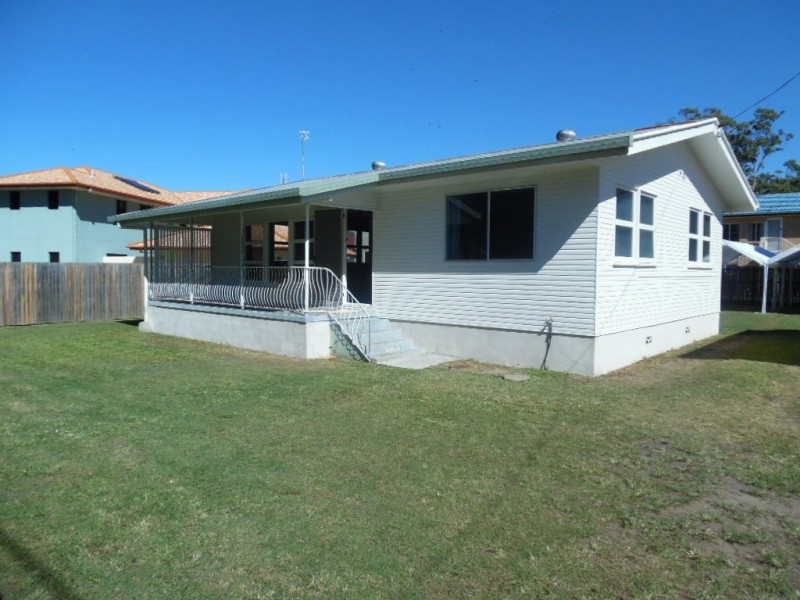 42 Esplanade, Point Vernon QLD 4655